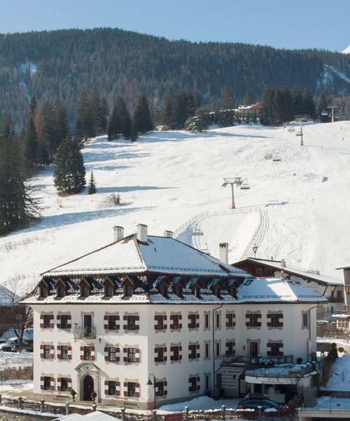 Ansitz Felsenheim Lermoos Tirol Zugspitze Winter Ski